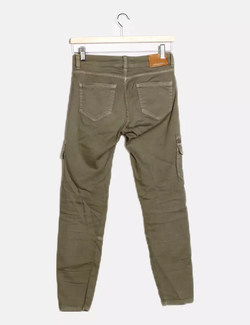 Bershka Pantalón verde cargo