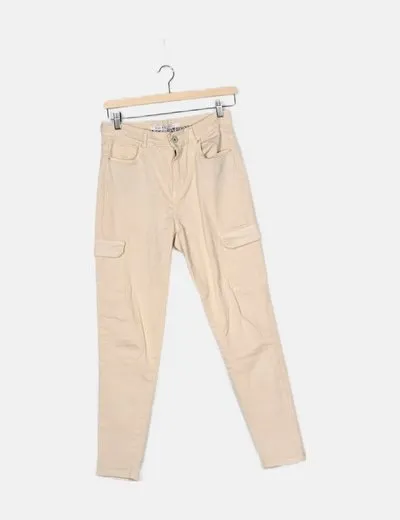 Fórmula Joven Pantalón beige cargo