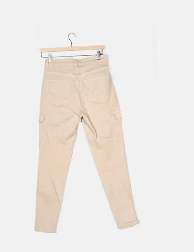 Fórmula Joven Pantalón beige cargo