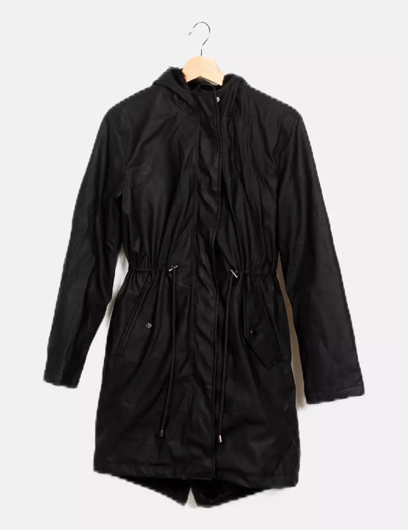 Primark Parka negra detalle pelo