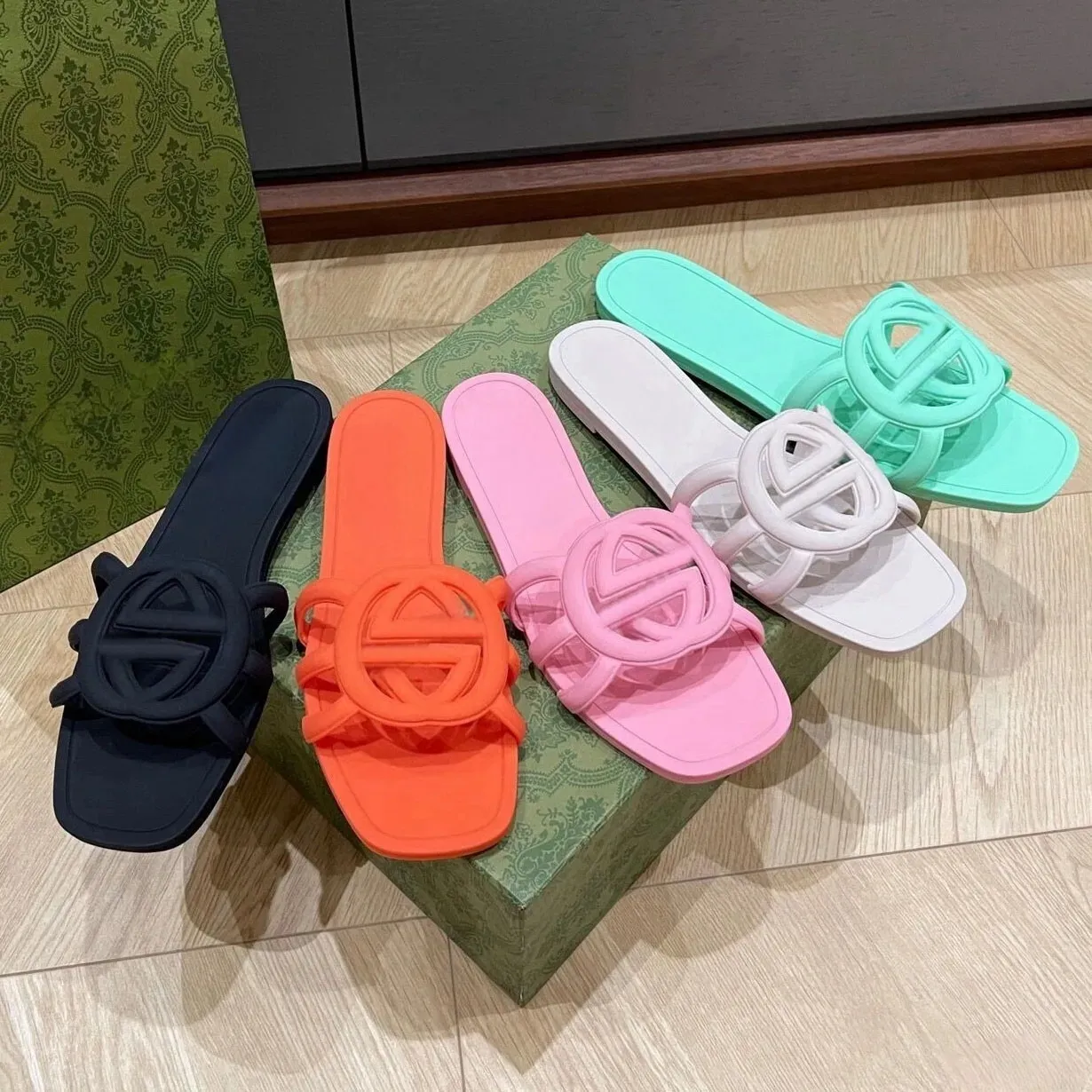Sandalias de diseñador Mujeres Interlocking Sluys Desglosas de goma Damas Manja de playa Flat Jelly Mulas de otoño de verano
