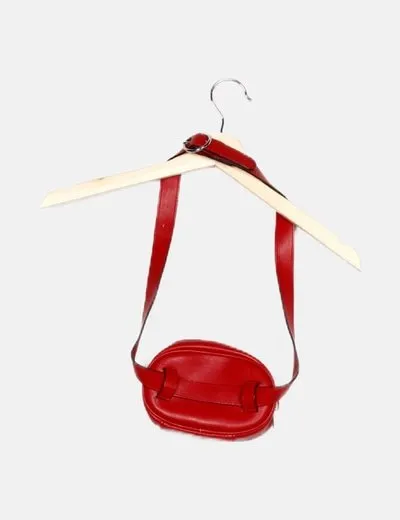 Stradivarius Riñonera roja pequeña